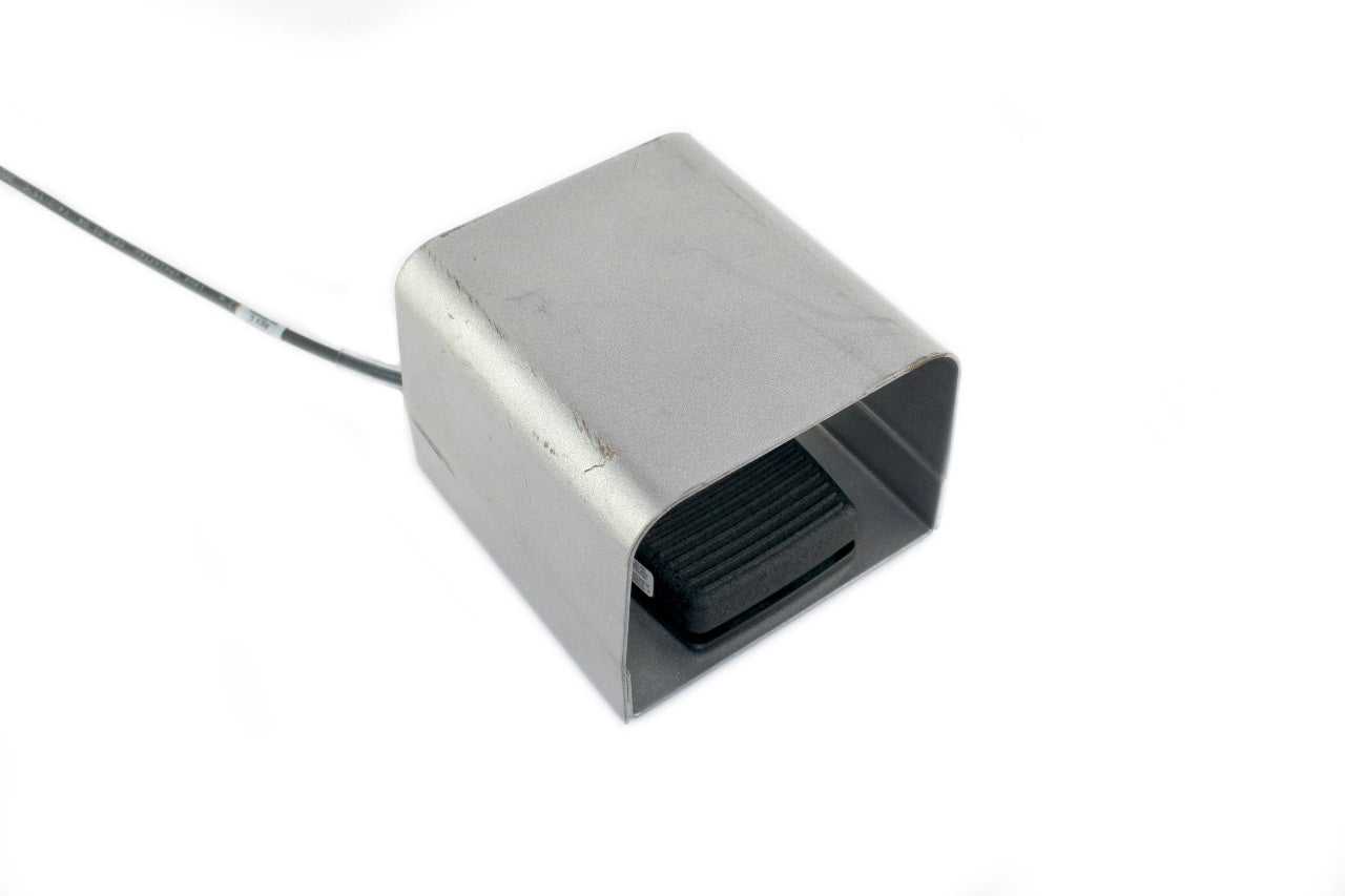 Cutera Excel V Laser Foot Pedal Foot Switch 7000562 Aquiline 4 Pin Connector
