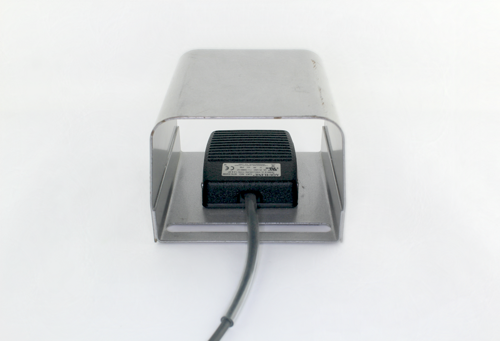Cutera Excel V Laser Foot Pedal Foot Switch 7000562 Aquiline 4 Pin Connector