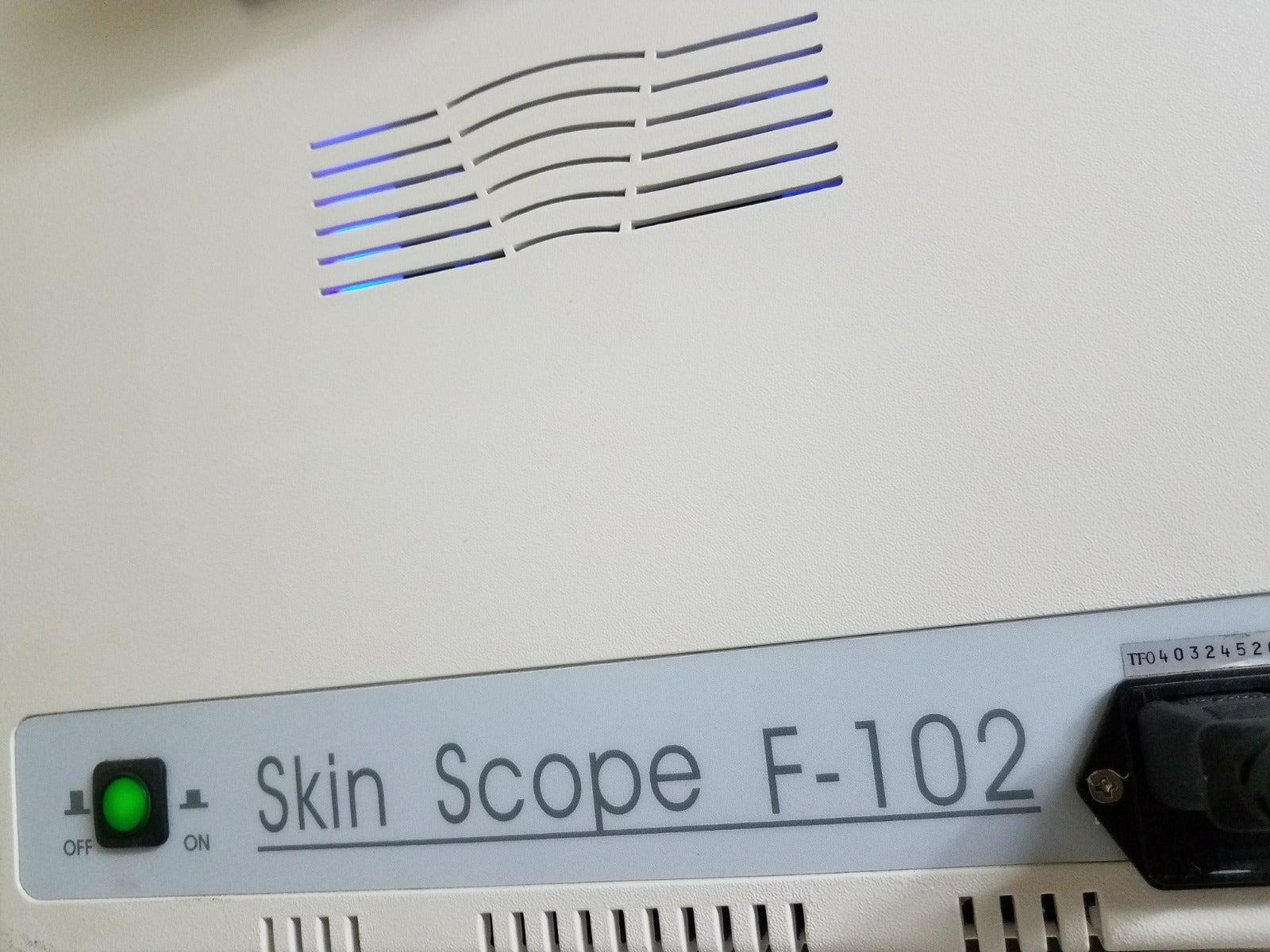 Skin Scope F-102 Facial Beauty UV Face Scanner Analyzer Ultra Violet Portable