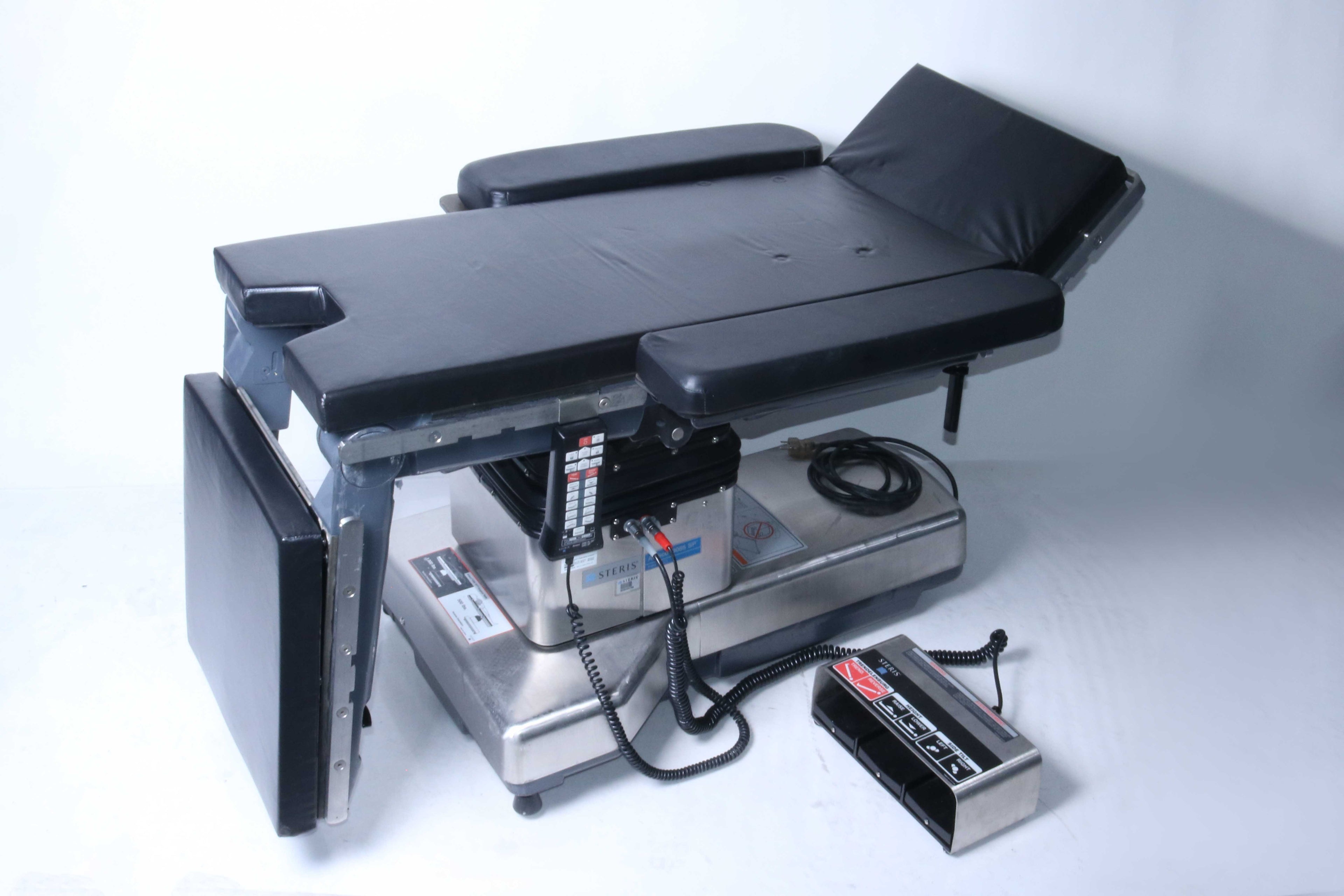 2003 Steris Amsco 3085 SP Hydraulic Surgical Table Foot & Hand Control Armboards