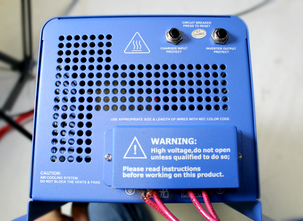 2000 Watt Pure Sine Inverter Charger 12Vdc to 120Vac Output and Battery