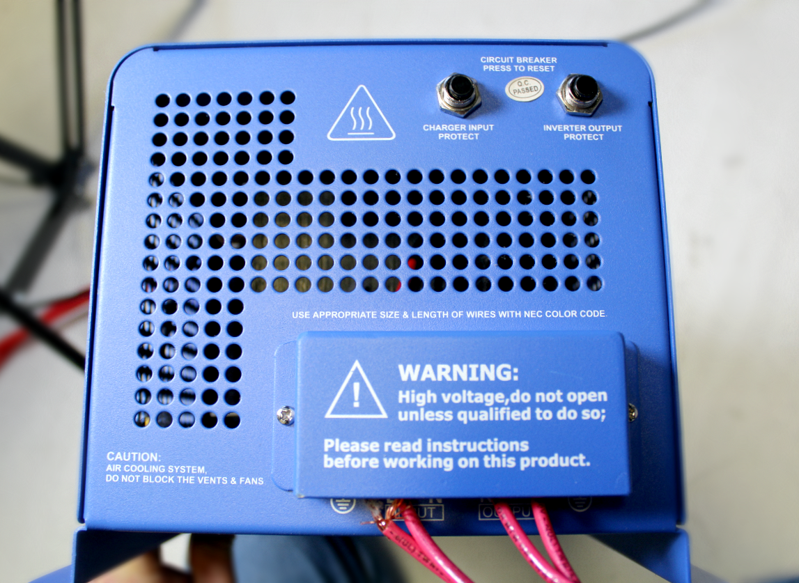 2000 Watt Pure Sine Inverter Charger 12Vdc to 120Vac Output and Battery