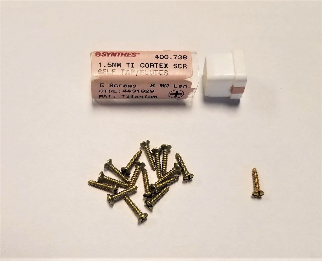 SYNTHES Titanium 1.5mm TI Cortex Self Tapping Screw Flutes Lot of 16 1.5mm x 8mm