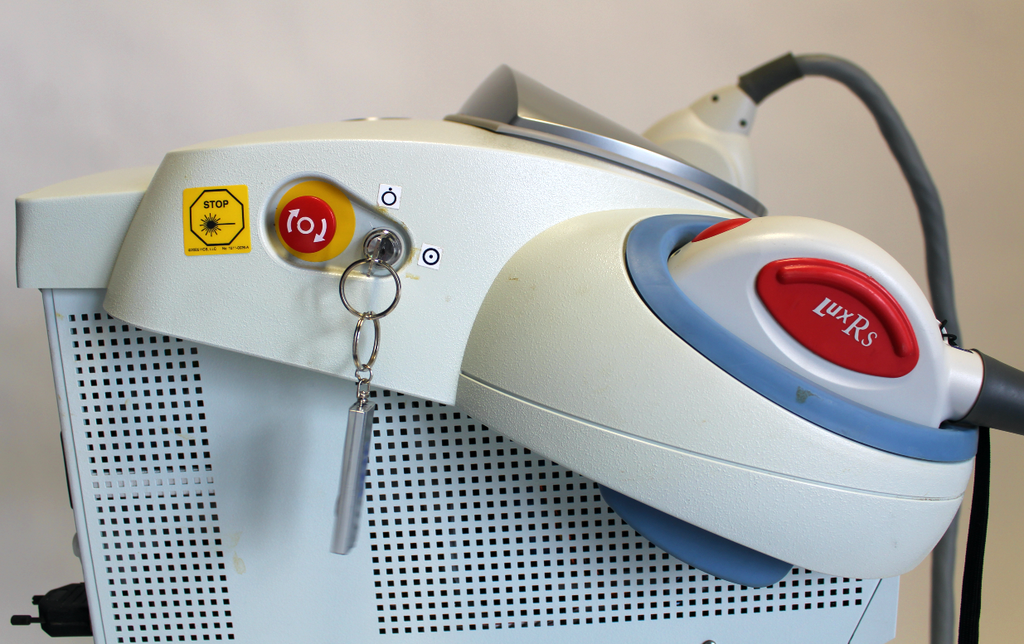 2005 Palomar StarLux 300 Laser w/LuxG & LuxRs Hair Removal Lesions
