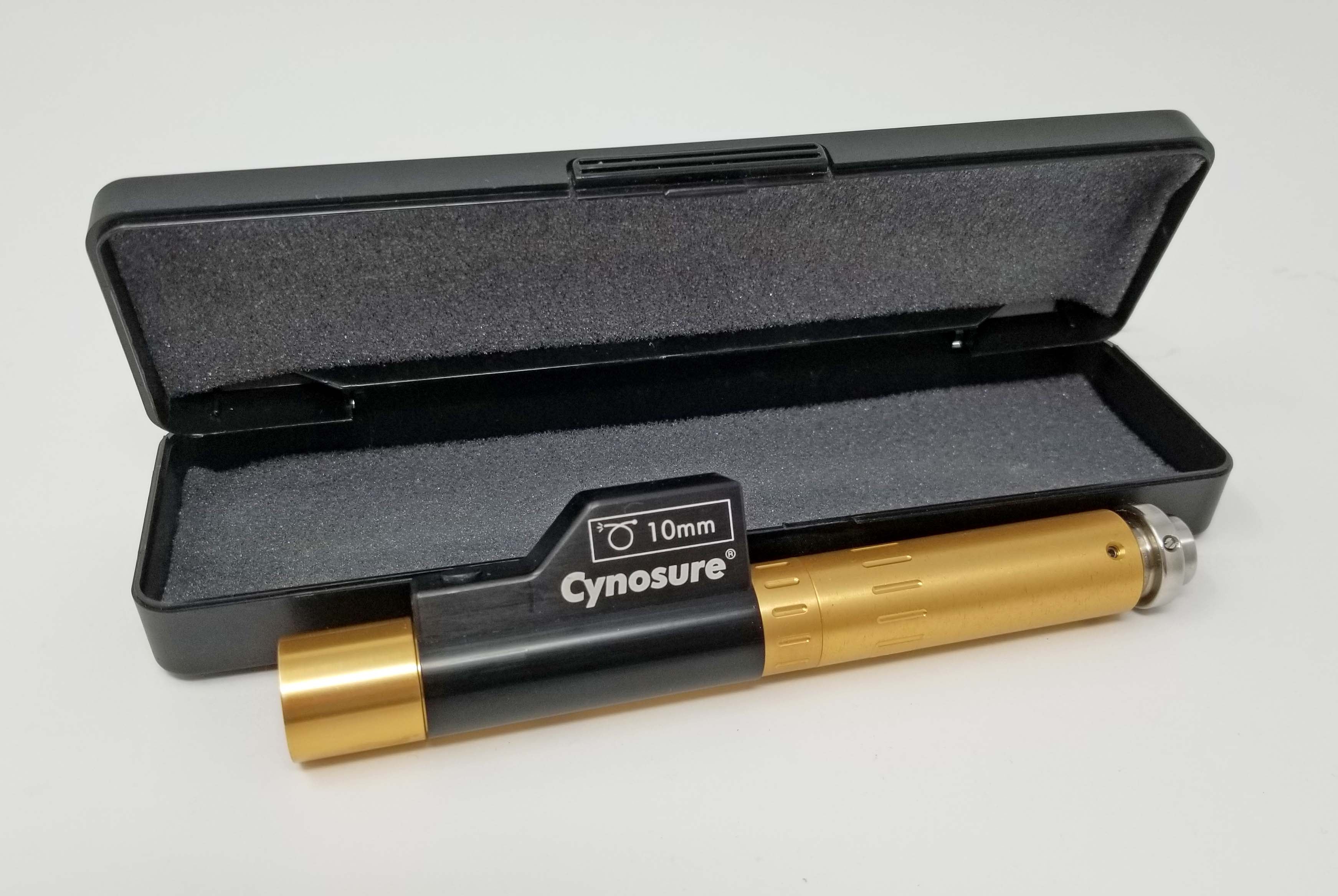 2000 Cynosure PhotoGenica V-Star Dye Vascular Therapeutic Laser System Fiber 10mm Tip