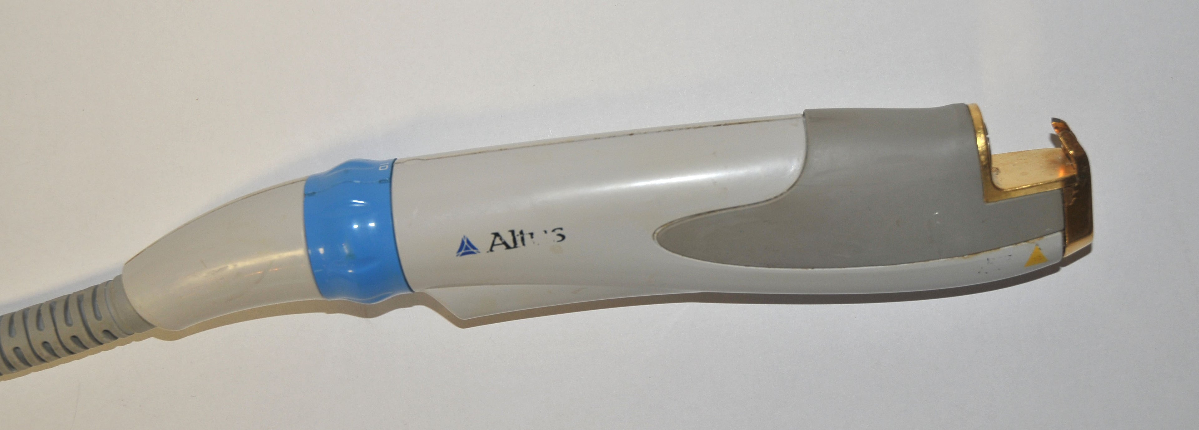 2002 Altus CoolGlide Excel US110EXCL Laser Hair Removal 1064 Nd YAG Cutera HR