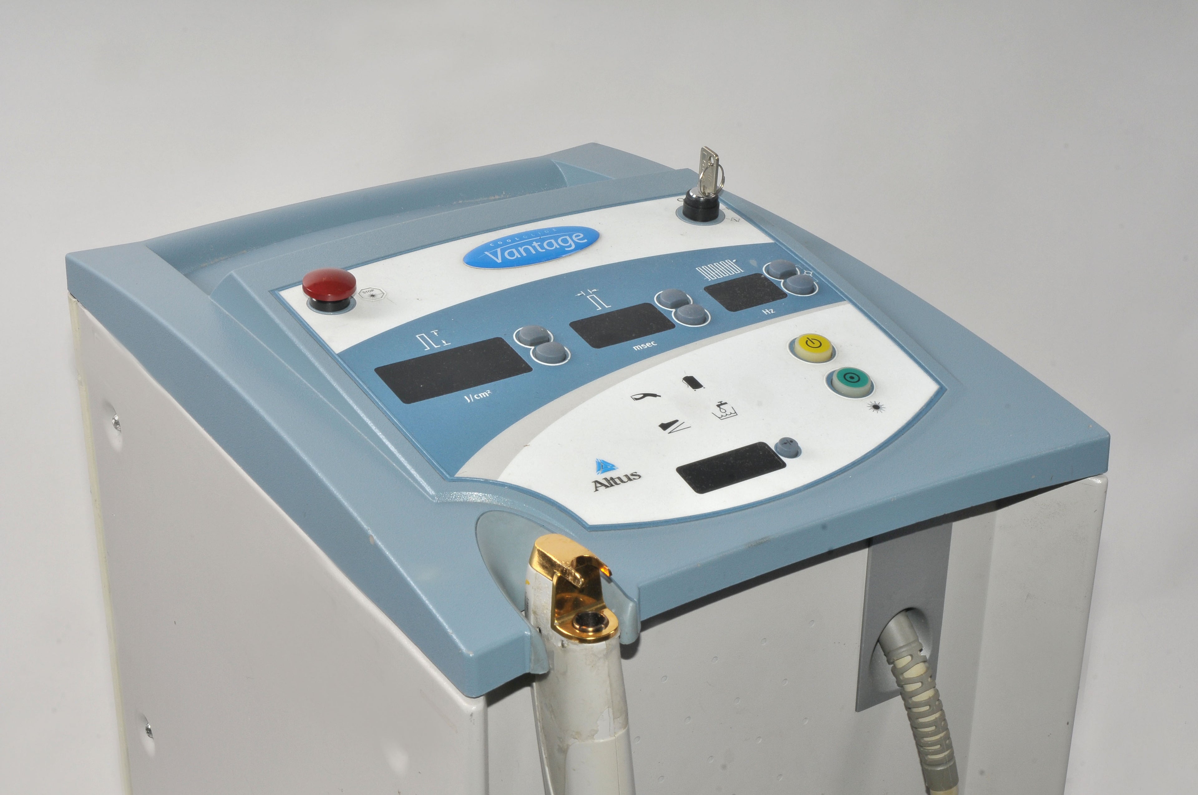 2002 Cutera VANTAGE Altus 110 Laser 1064 Nd YAG Hair Removal 3-5-7-10mm HP HR