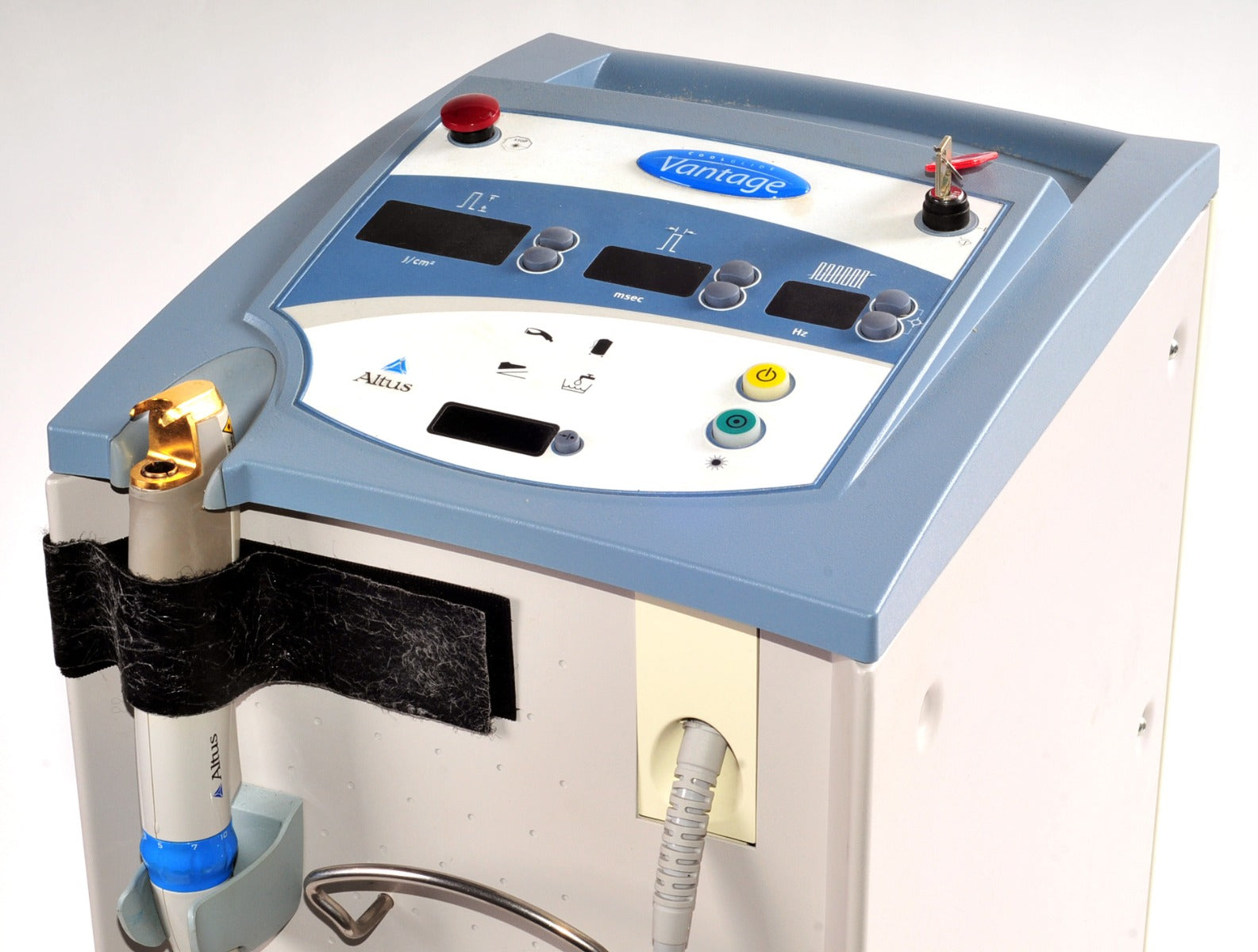 2002 Altus CoolGlide Vantage Nd:YAG 1064 Hair Removal Laser