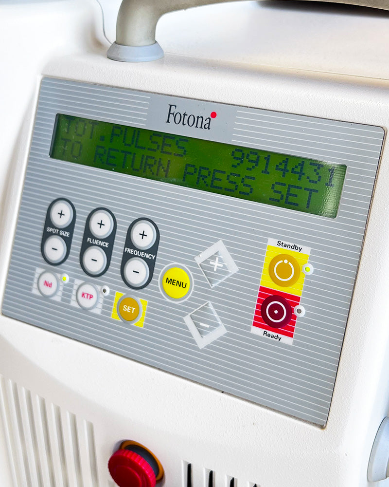 2012 Fotona QX Max Q-Switch Nd:YAG Tattoo Removal Pigmented Lesions Laser System
