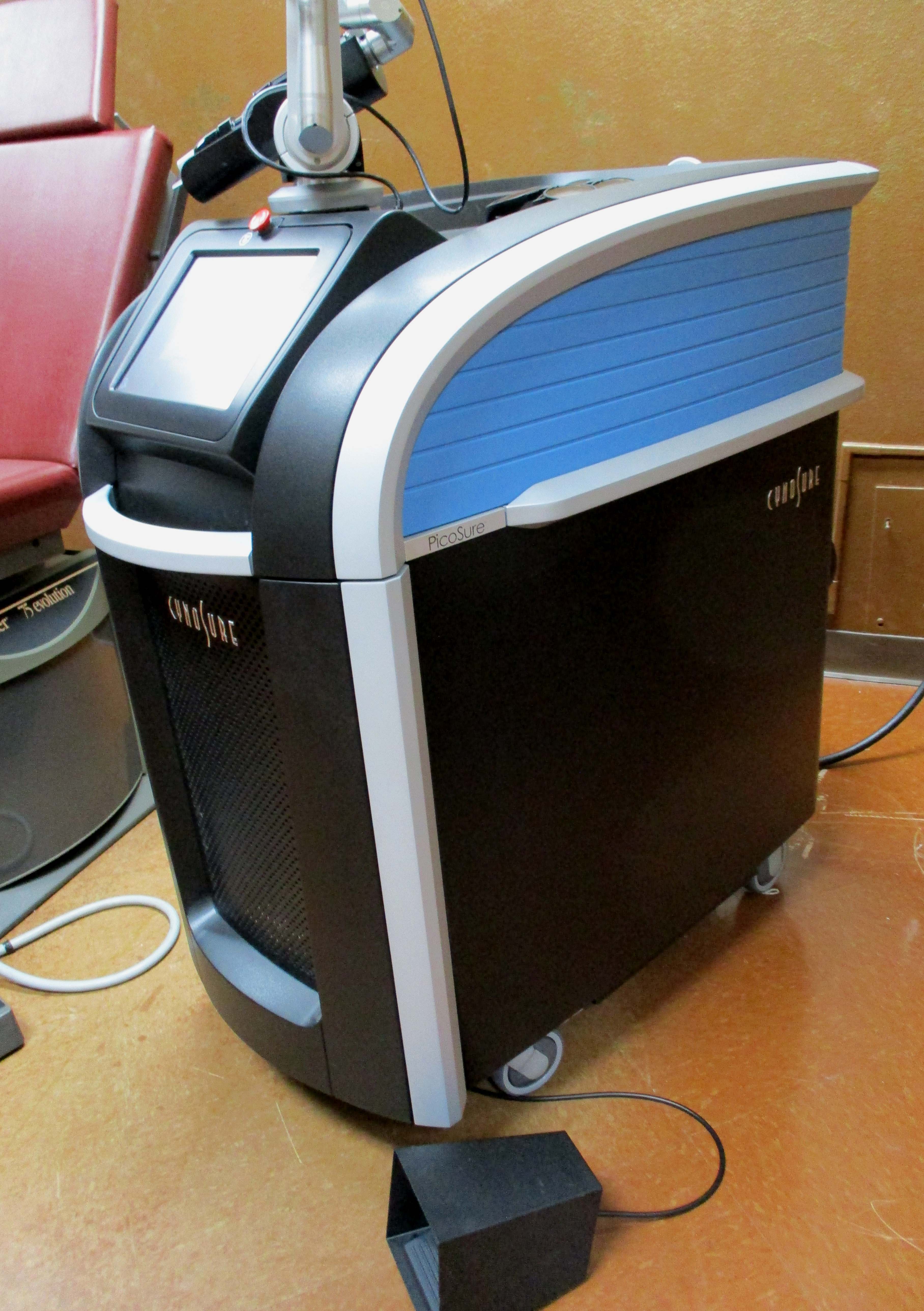 2013 Cynosure Picosure Laser 532 755 1064 nm Lesions Acne Scar Tattoo Removal