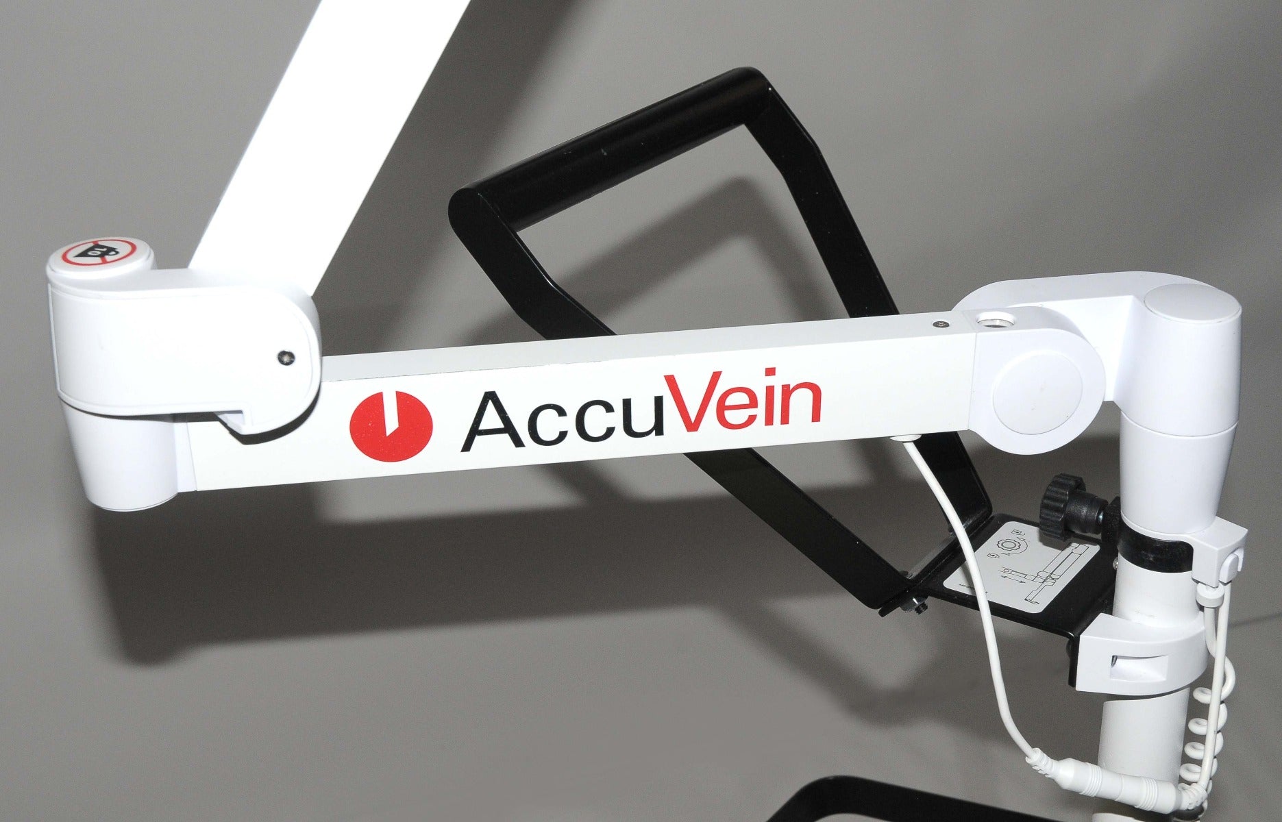 2015 ACCUVEIN AV400 Portable Rolling Finder Transilluminator Accu Vein UV Light
