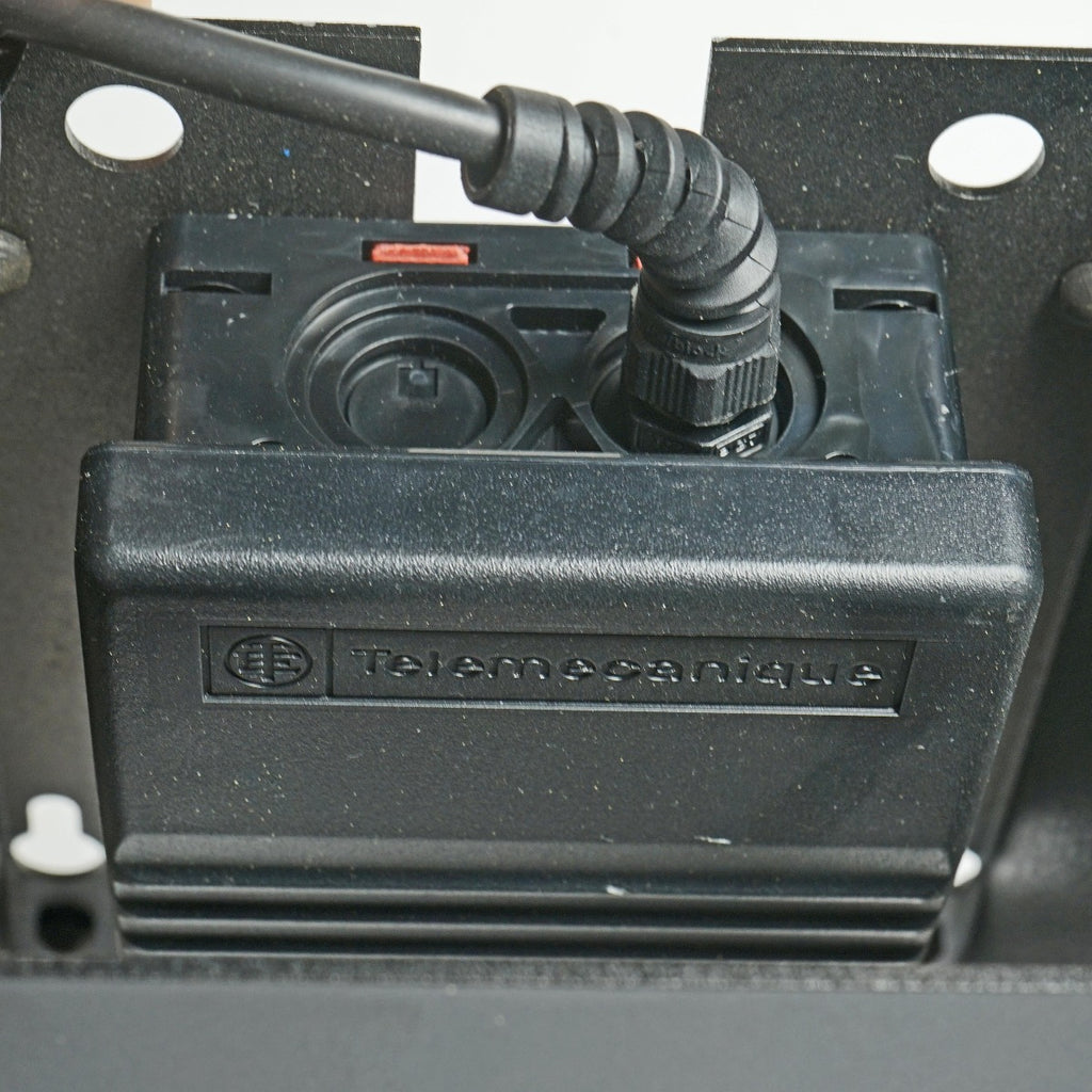 Telemecanique 5-Pin Laser Foot Switch Pedal Electrical 60947-5-1 XPE M110