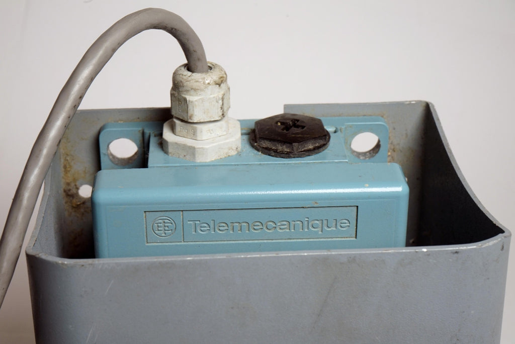 Telemecanique Aesthetic Laser Footswitch XPE M110 4-Pin Pedal Foot Switch PARTS