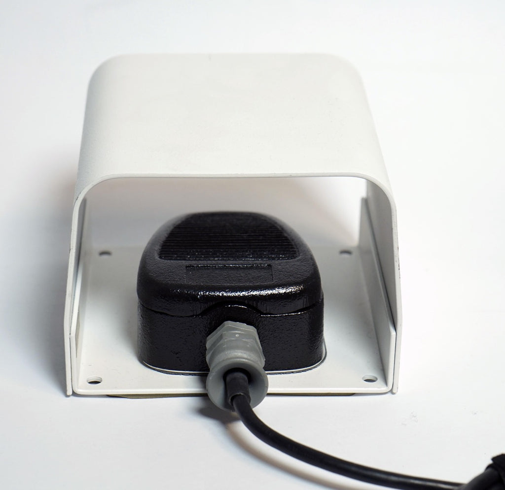 ConBio CB Erbium Laser FootSwitch Pedal White Metal Enclosed 4-Pin 639-1600