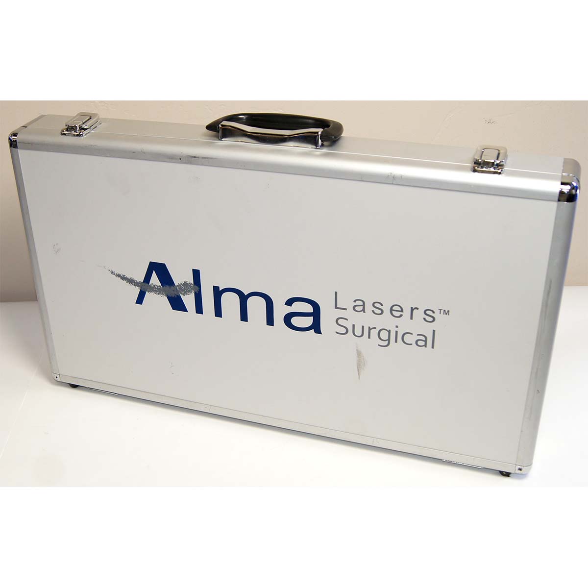 Alma Lasers Cannula Hardshell Case Holds 5 Long Cannulas within Die Cut Inserts