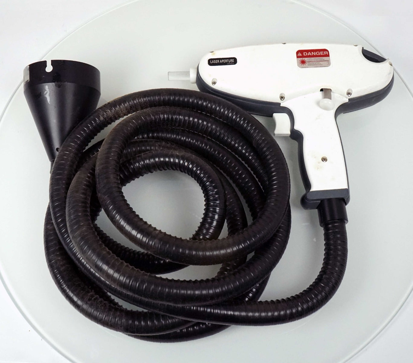 2002 Lumenis Quantum Laser Nd YAG 1064 nm 113227 Handpiece SA2050005-A w/Case