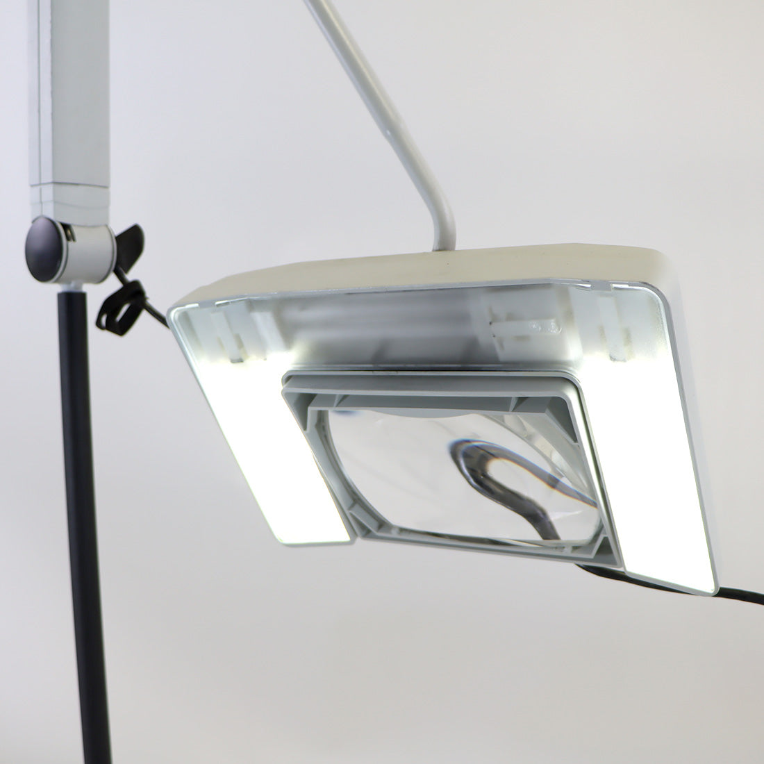 Waldmann Lighting Omnimax Rolling Magnifier Light Articulating Lamp SNL-319 3x9W
