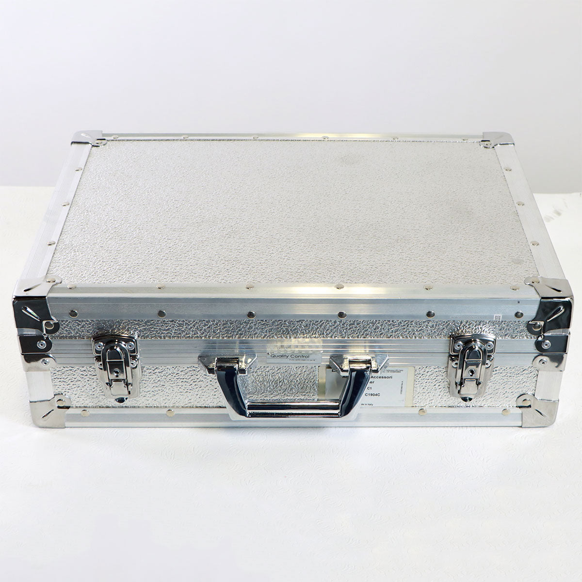 Aluminum Hard Shell Locking Case 19.75 x 14 x 6in with Deka Laser Handpiece Padding