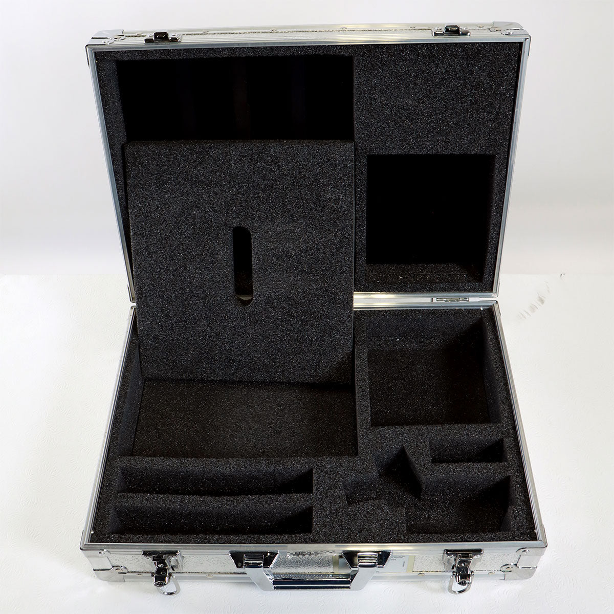 Aluminum Hard Shell Locking Case 19.75 x 14 x 6in with Deka Laser Handpiece Padding