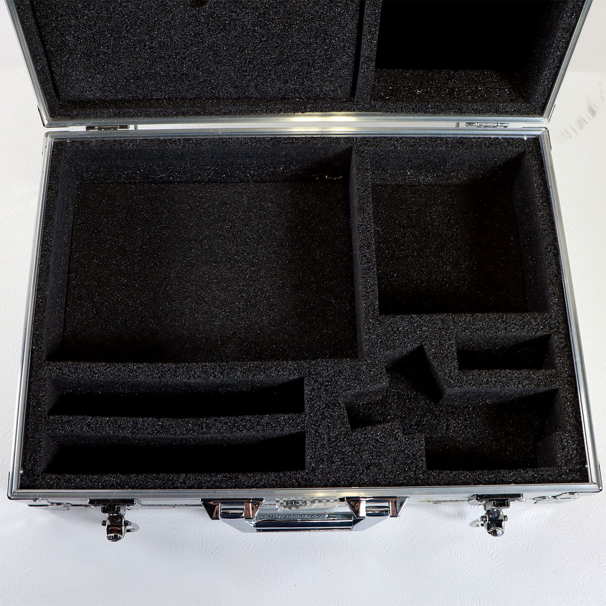 Aluminum Hard Shell Locking Case 19.75 x 14 x 6in with Deka Laser Handpiece Padding