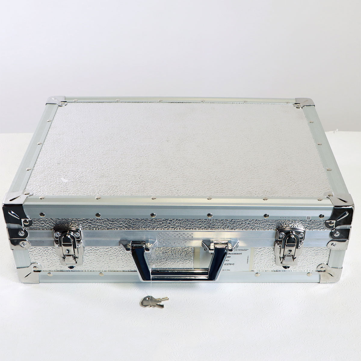 Aluminum Hard Shell Locking Case 19.75 x 14 x 6in Deka Laser Handpiece Cut Pad