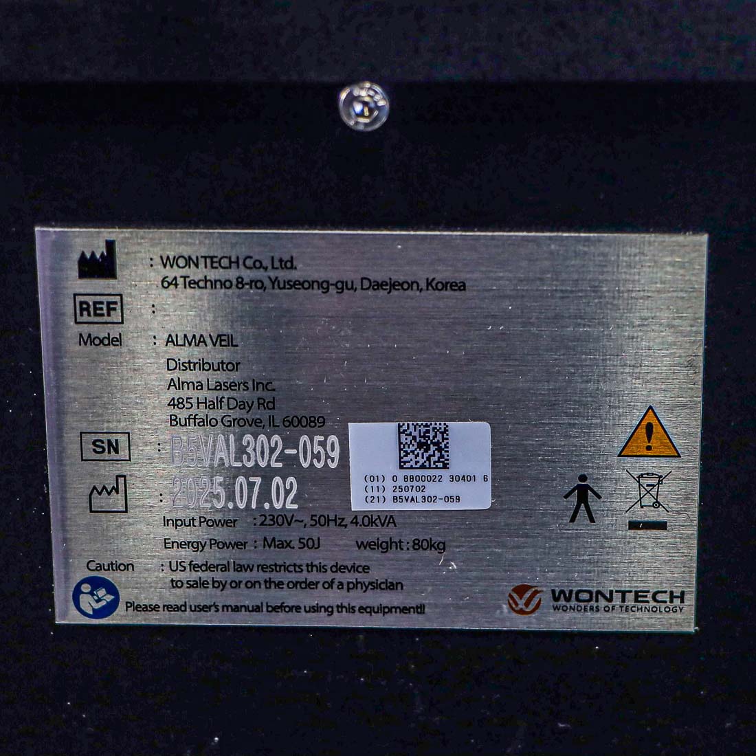 Alma Veil system label showing serial number B5VAL302-059 and 2025 manufacture date