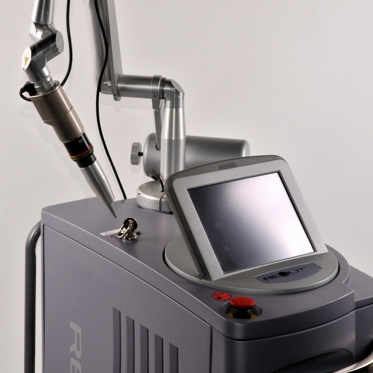 2012 Cynosure RevLite SI Hoya ConBio Q Switched Tattoo Laser 532 1064 QSwitch