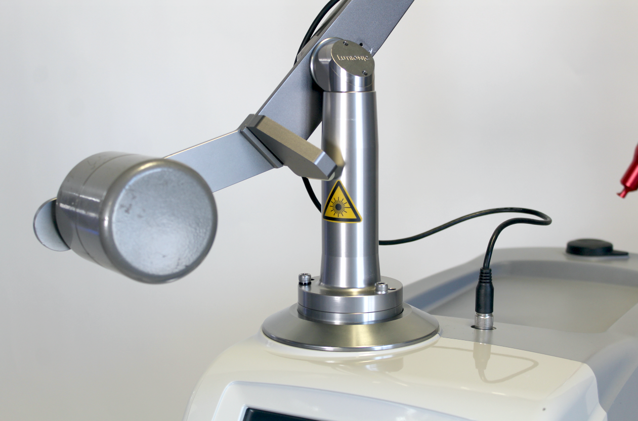 2011 Lutronic Spectra Dual Pulsed Nd YAG Laser Class IV