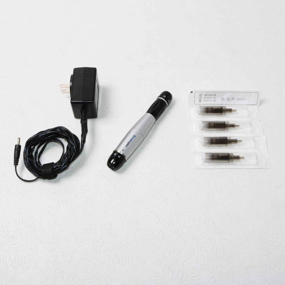 DermaPen Variable 7-Speed 0-2.5mm Depth Microneedling Derma Pen w/ 5 Tips