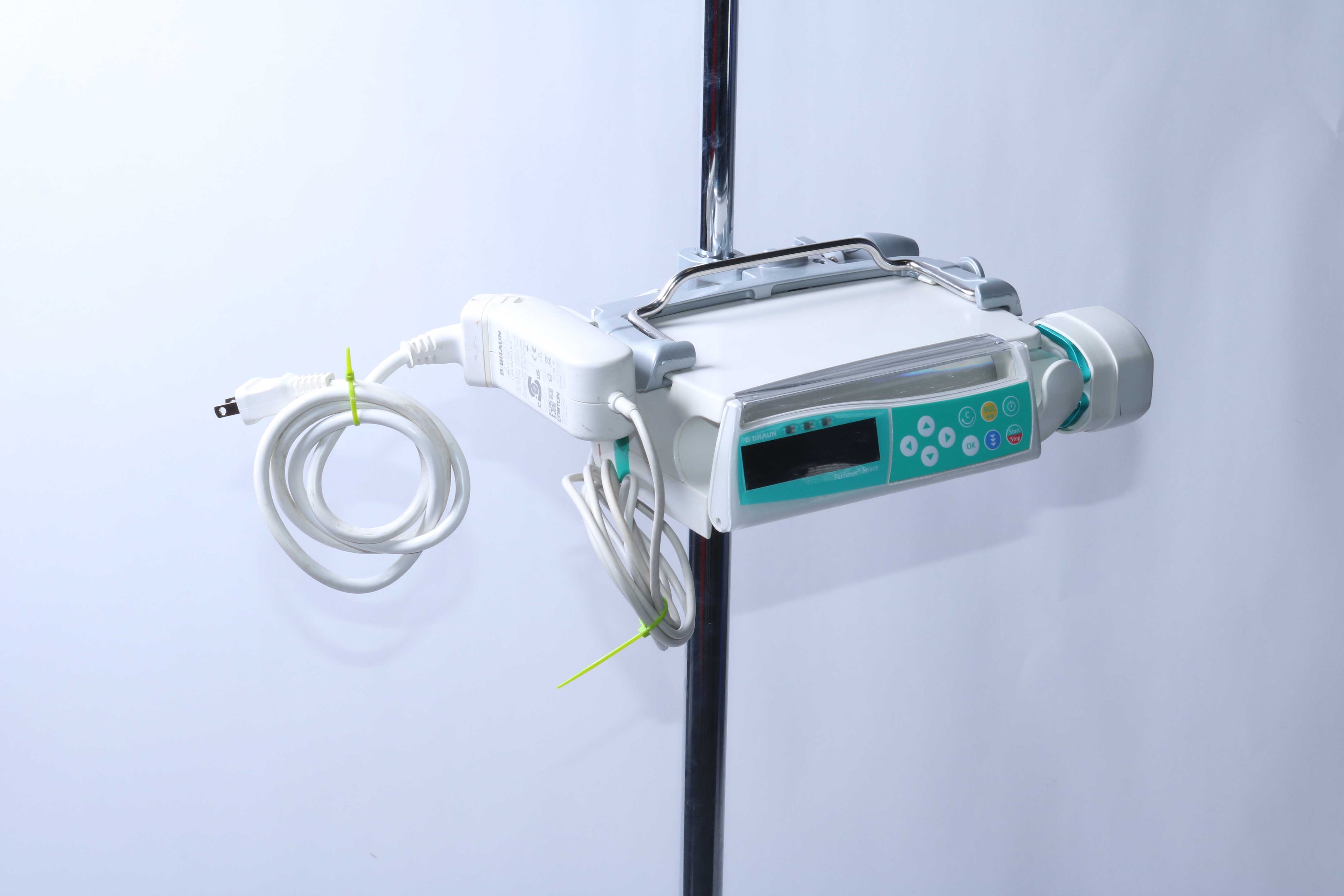 Braun Perfusor Space Syringe IV Infusion Pump w/ Pole Battery & Cable 8713030U
