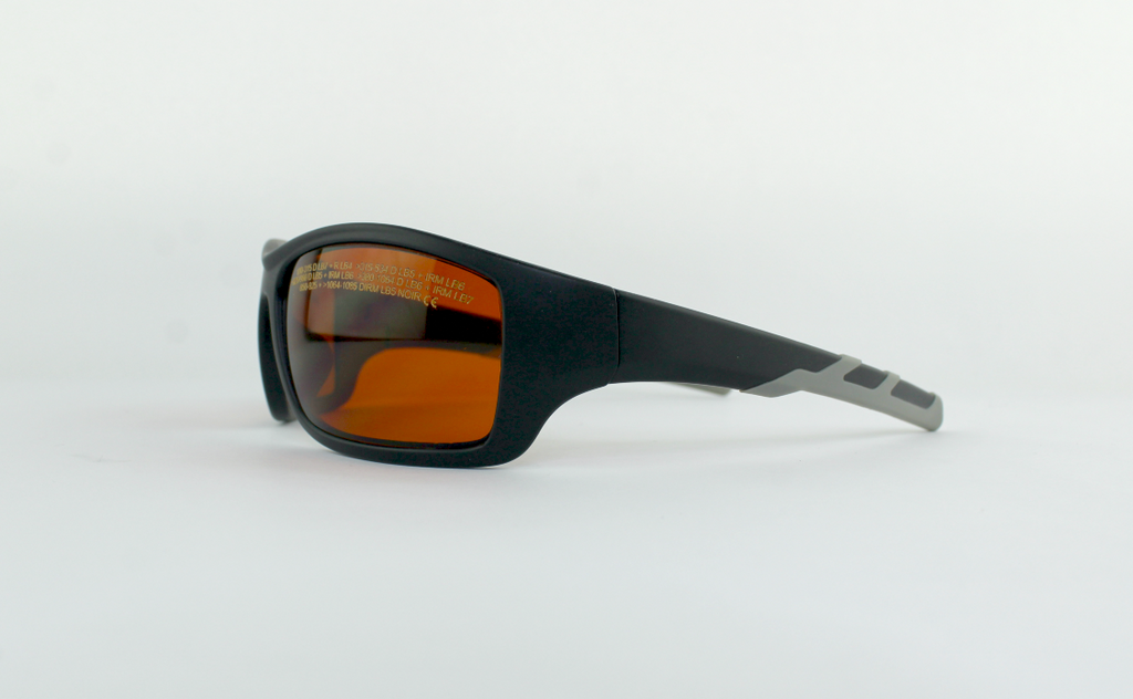 Quanta USA Laser Safety Goggles Eye-ware Glasses 35 % Ultraviolet Small Crack