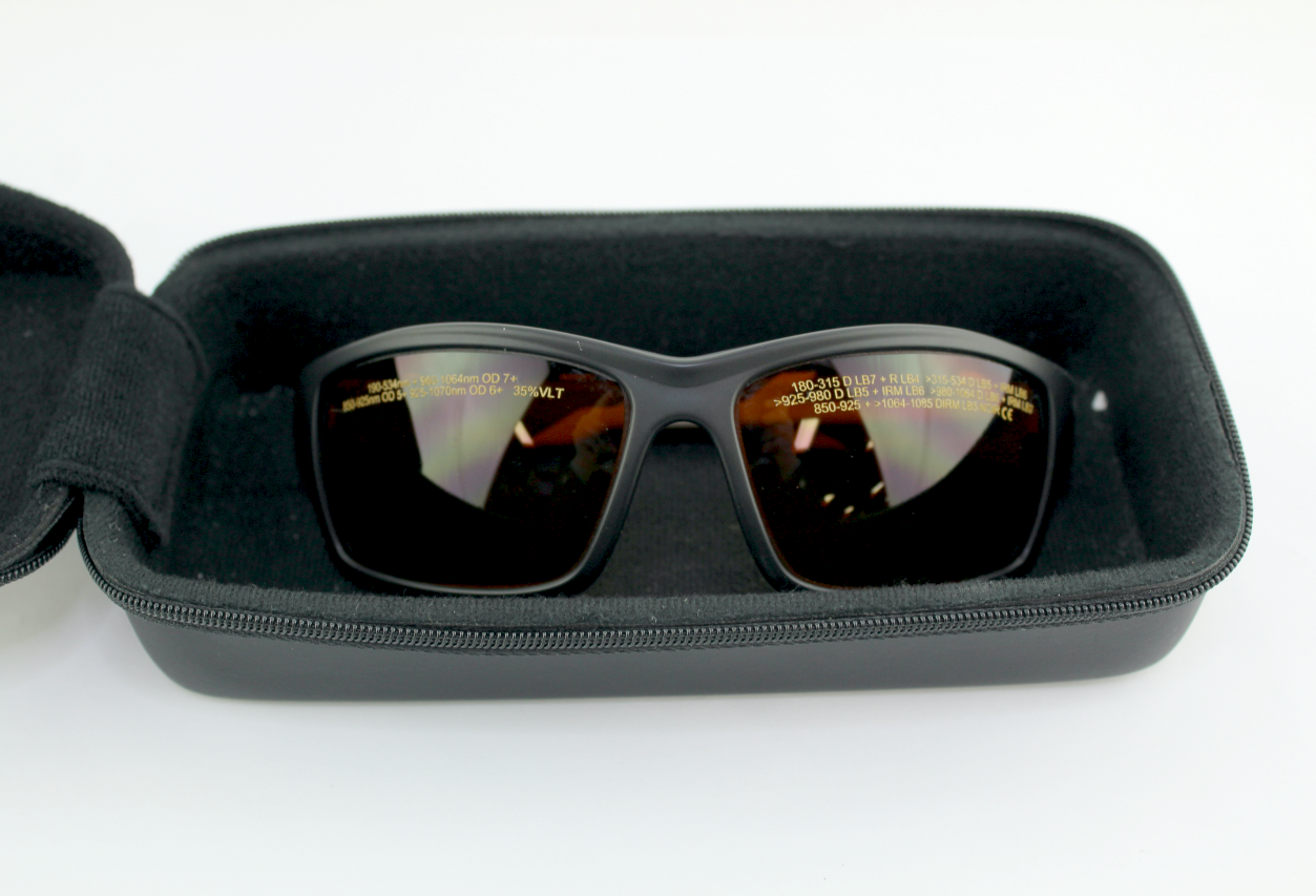 Quanta USA Laser Safety Goggles Eye-ware Glasses 35 % Ultraviolet Small Crack