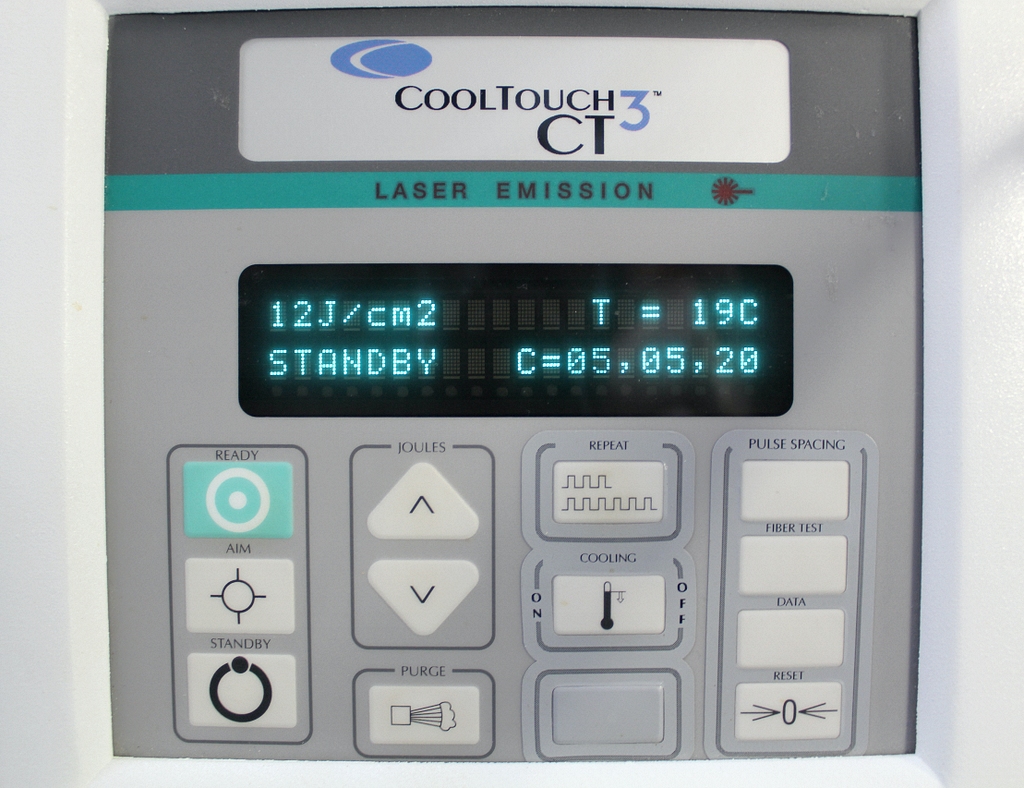 2004 NEW STAR CoolTouch III Laser Nd YAG 1320 nm Acne Wrinkle Skin Treatment CT3