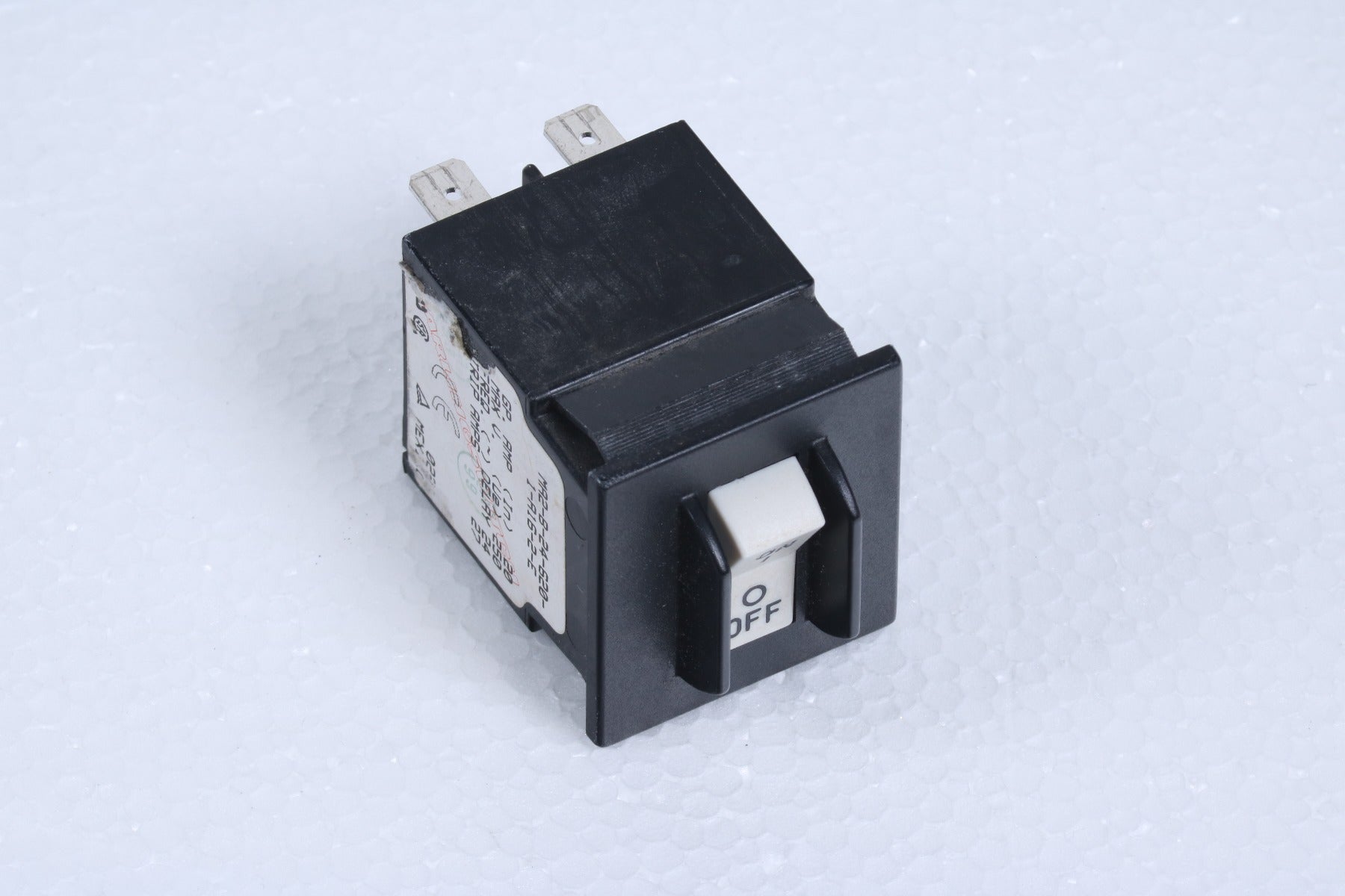 Cutera Xeo Laser Main Power Breaker Switch Assembly MA2-B-24-620-1-A16-2-E AS IS