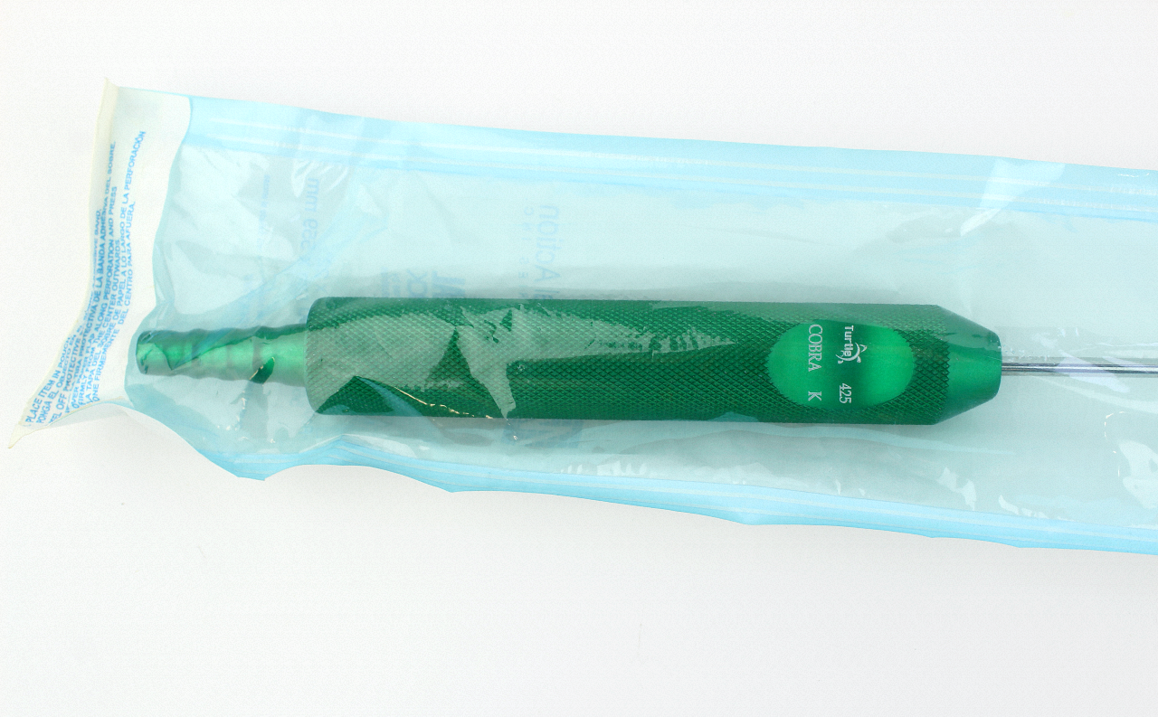 One Large Hole Injector Cannula with Needle Infiltration Handle - Green Metal