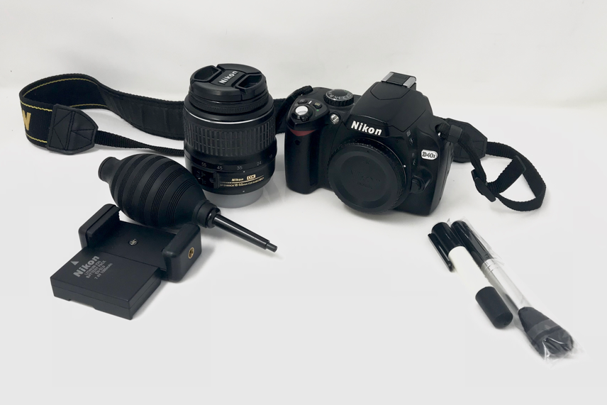 Nikon D40X DSLR Digital Camera w/ AF-S 18-55mm 1:3.5-5.6 DX SWM ED Lens