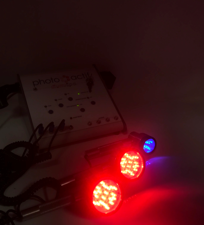 Photo Actif IllumiSpa Polychromatic Pulsed LED Facial Phototherapy Beauty System