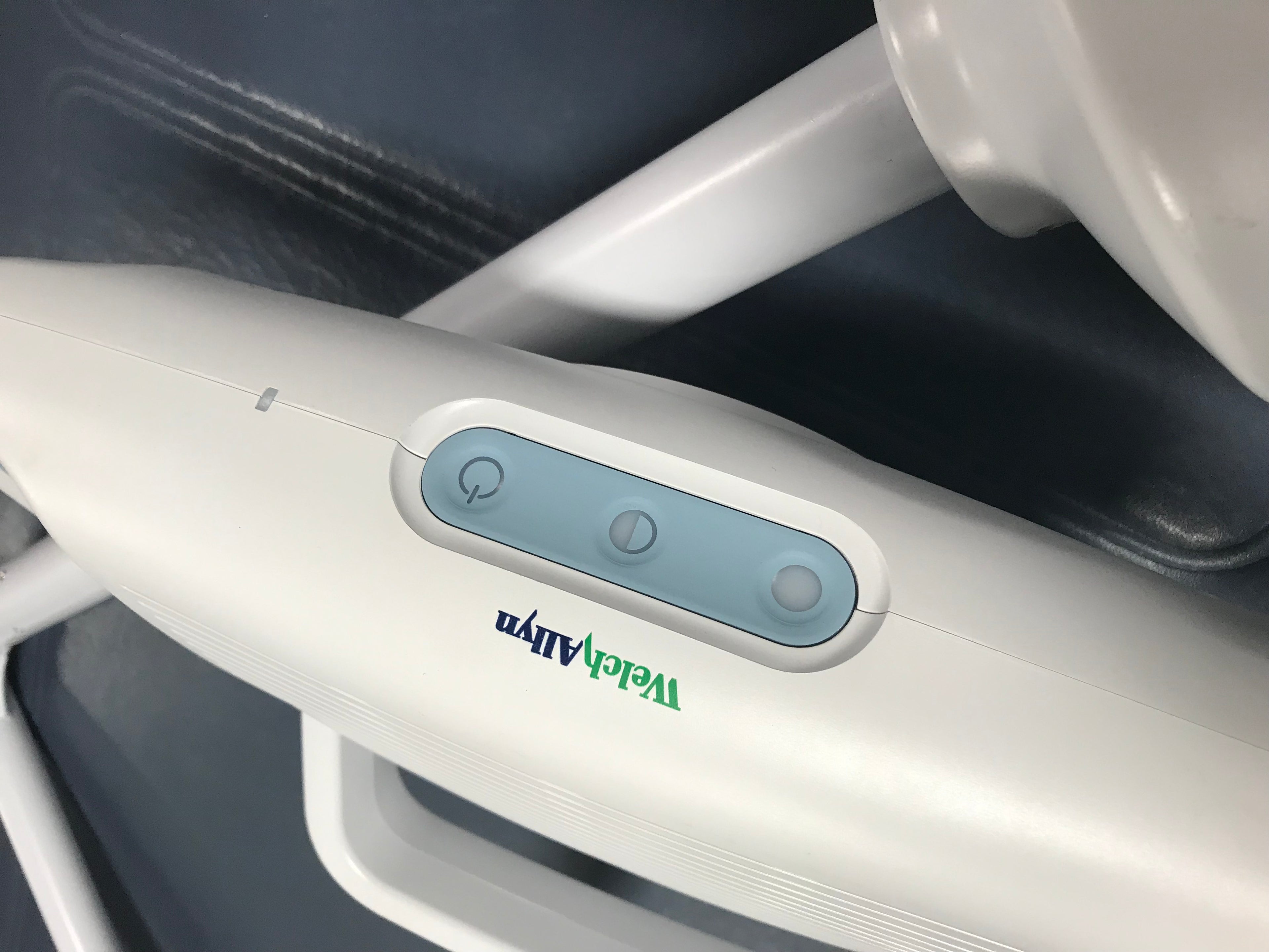 Welch Allyn Green Series GS 900 Surgical/Procedure Lamp Ceiling Mounted Overhead