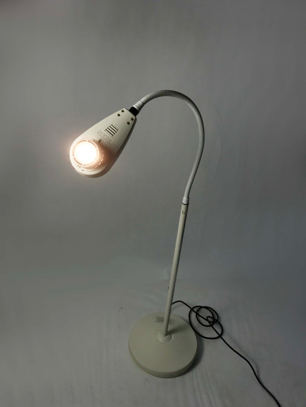 Welch Allyn LS 135 35 Watt Halogen Medical Exam Light Posable Floor Lamp 12º