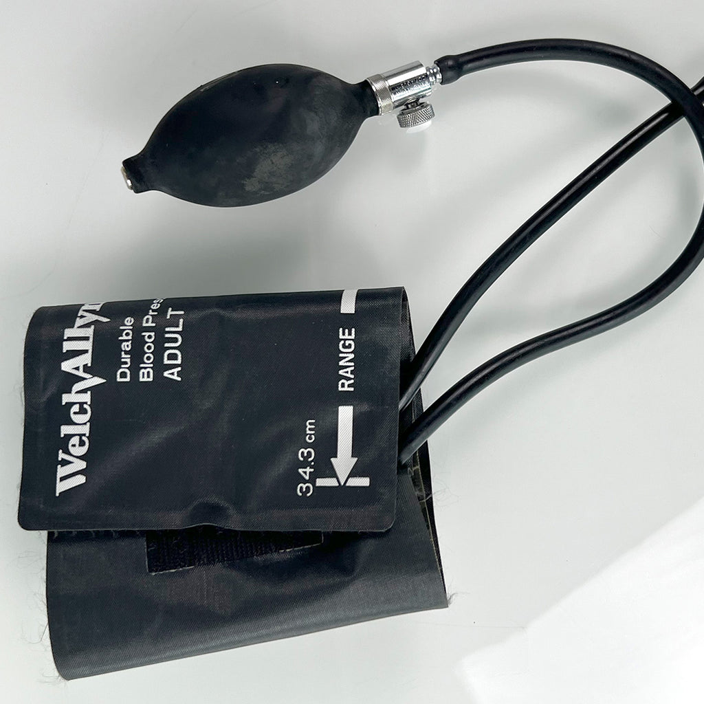 Blood Pressure Cuff and Bulb FlexiPort® Adult Arm Medium Cuff 25.3 - 34.3 cm Nylon Cuff