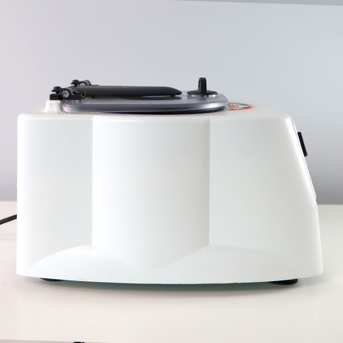Drucker Diagnostics 614B Fixed Angle Single-speed Centrifuge