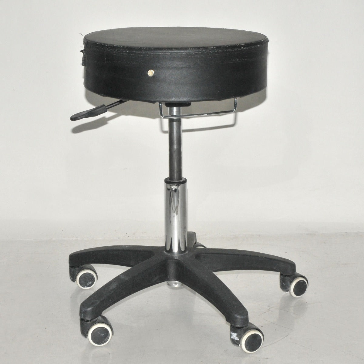 Master Massage Rolling 5 Wheel Exam Black Padded Chair Clinic Office Shop WORN