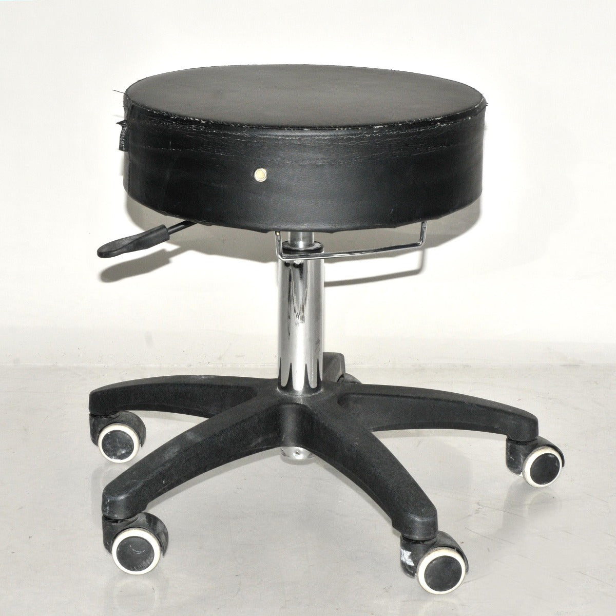Master Massage Rolling 5 Wheel Exam Black Padded Chair Clinic Office Shop WORN