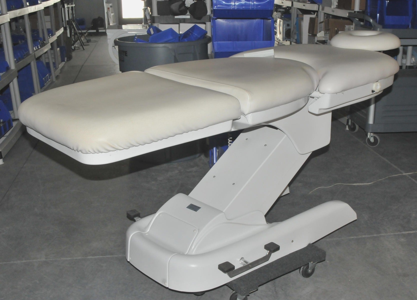 Alva White Adjustable Electric Power Spa Facial Chair Table Bed Massage Clinic