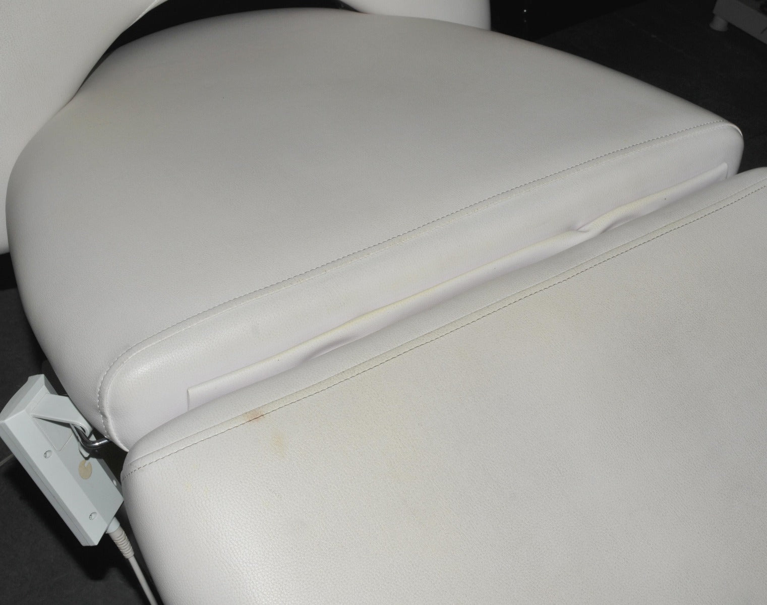 Alva White Adjustable Electric Power Spa Facial Chair Table Bed Massage Office
