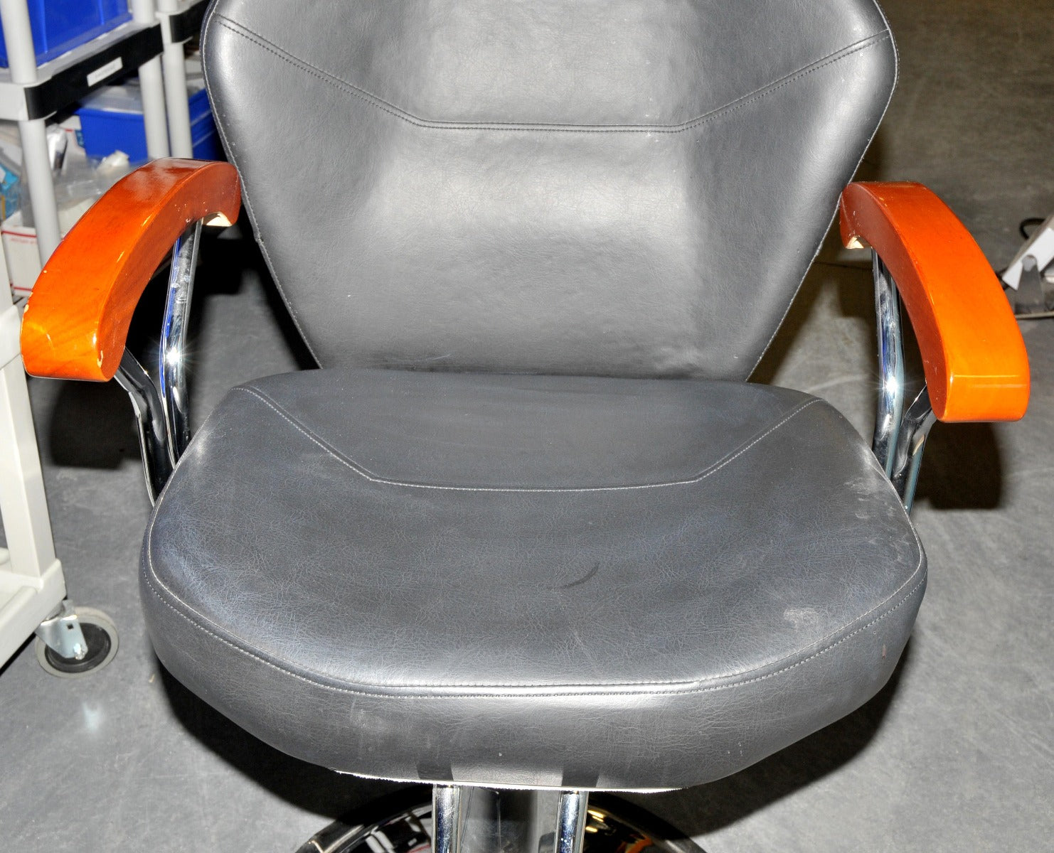 Adjustable Hair Styling Stylist Beauty Salon Hydraulic Swivel Chair Barber Seat