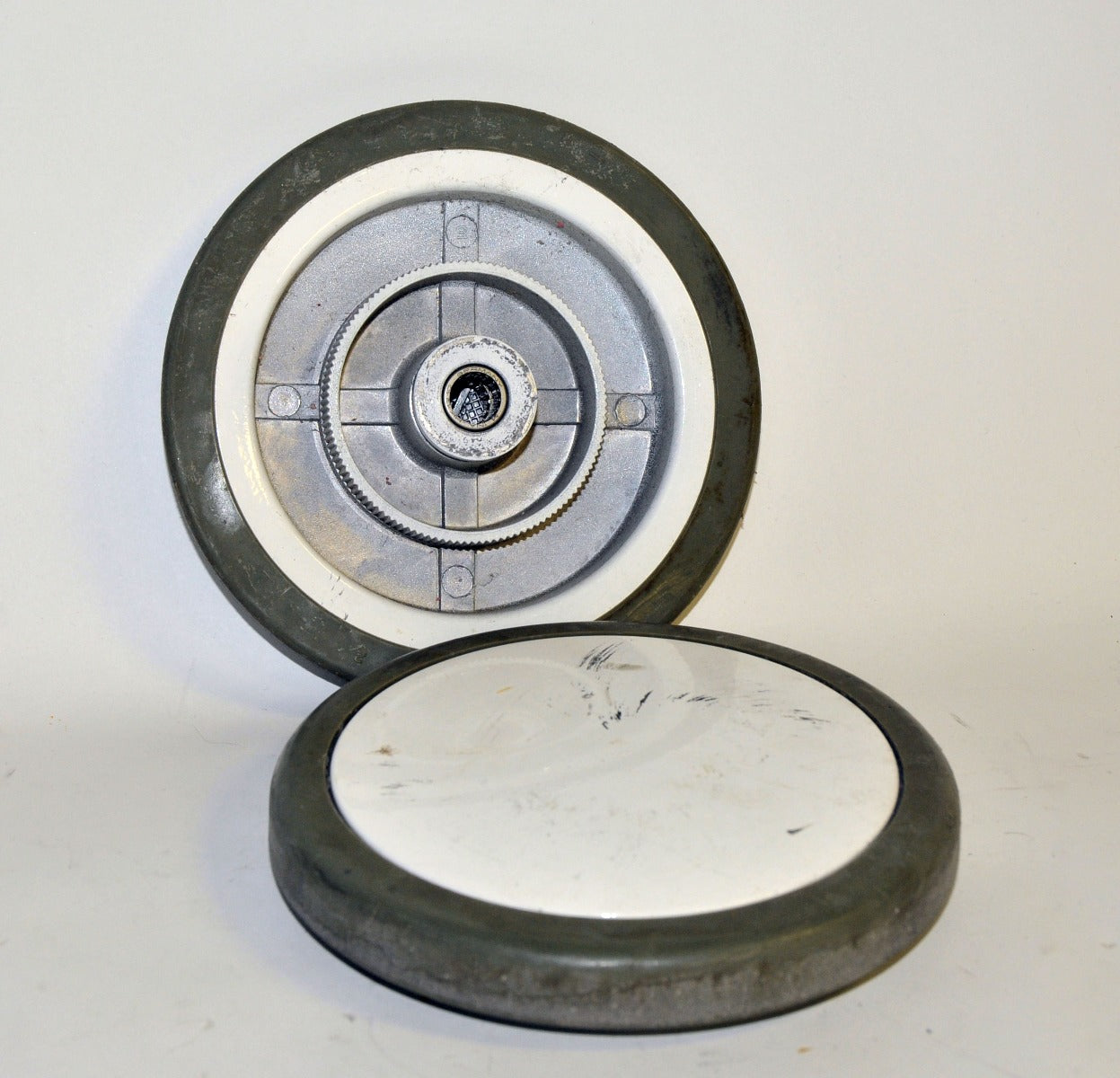 Lumenis IPL Quantum Laser REAR WHEELS w AXELS 5 3/4" PARTS AS-IS Set Pair