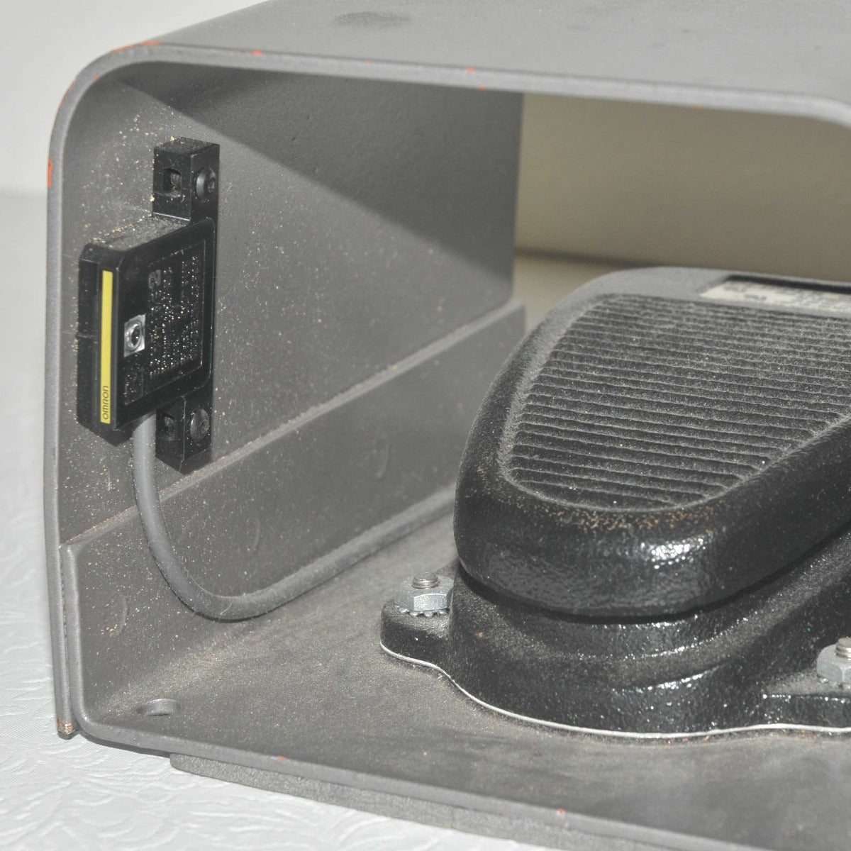 Laser FootSwitch Pedal CLIPPER 635-S Linemaster 8 Pin Foot Switch Gray Metal