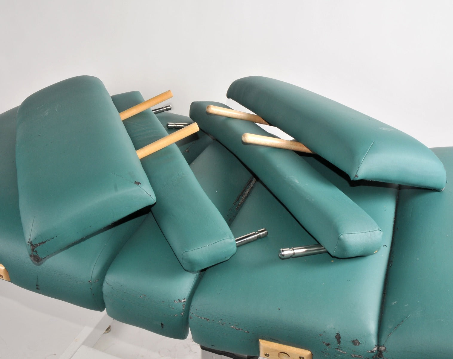 Earthlite Power Adjustable Massage Table Chair w Foot Switch Tattoo Office