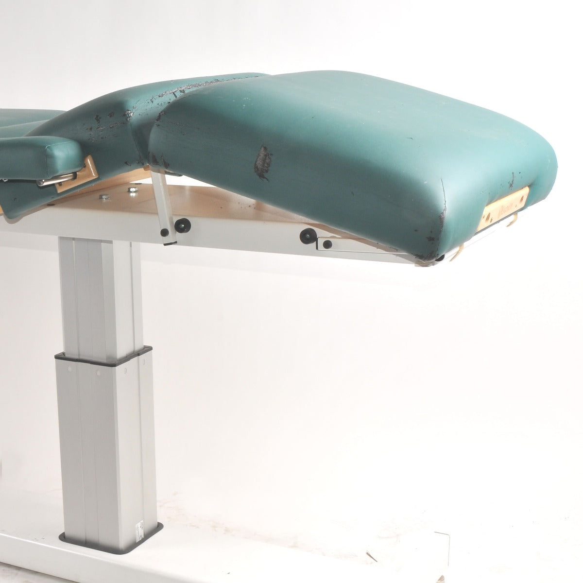 Earthlite Power Adjustable Massage Table Chair w Foot Switch Tattoo Office